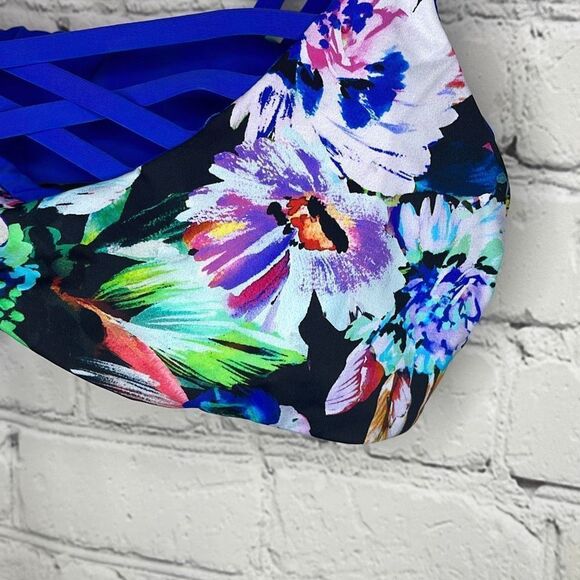 TiniBikini Women’s Reversible Floral Bikini top size small - Picture 2 of 5